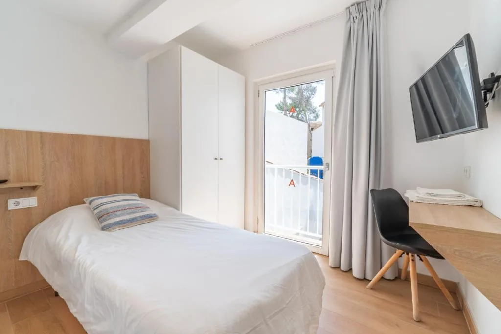 Habitación Individual Estándar — Hostal Alzina