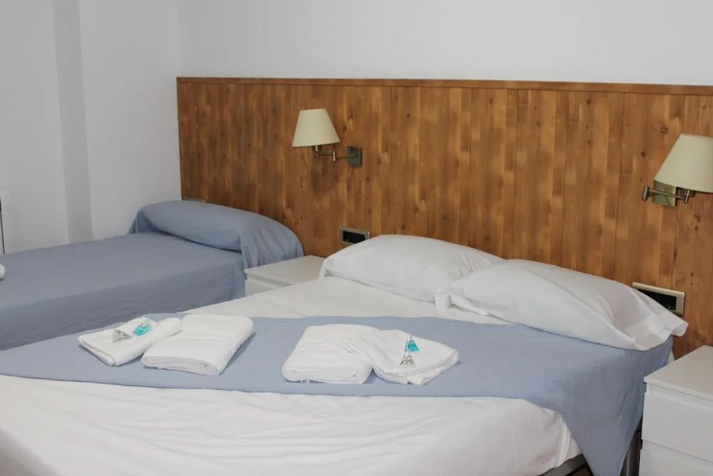 Dreibettzimmer — Hostal Amantes De Teruel
