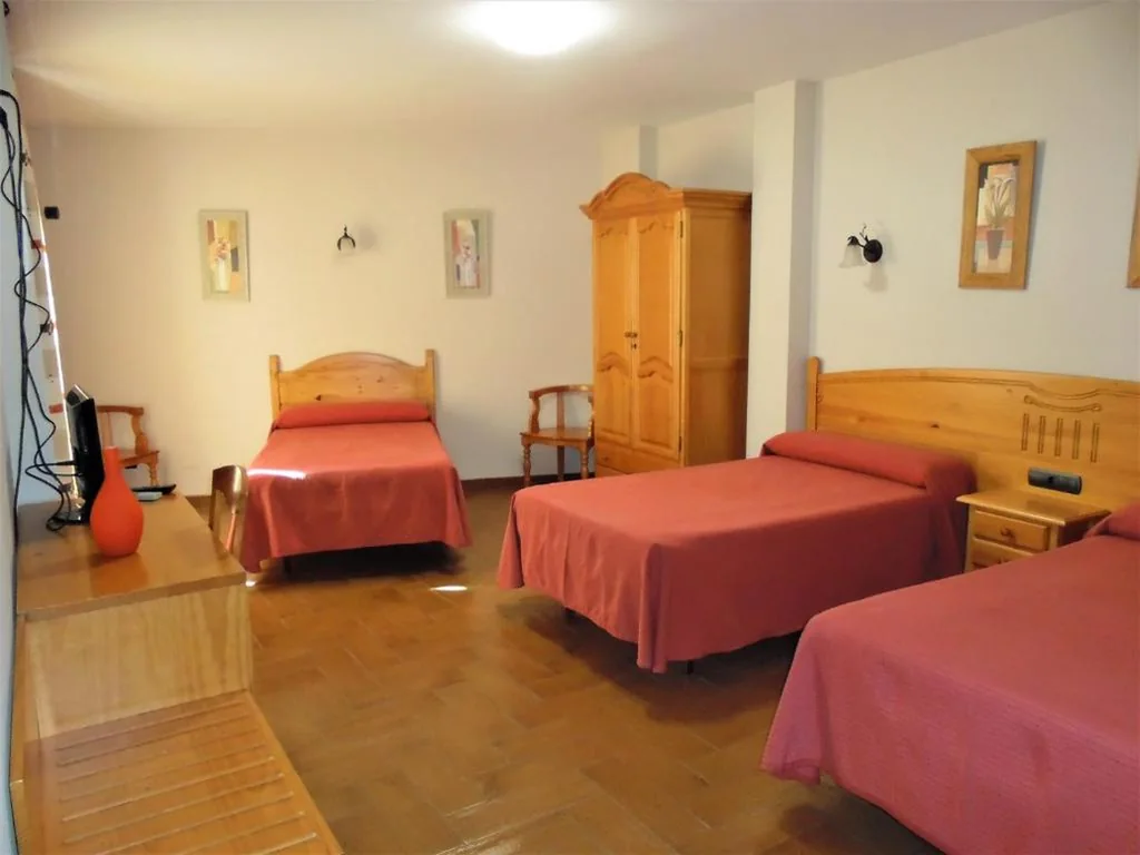 Dreibettzimmer — Hostal Ana