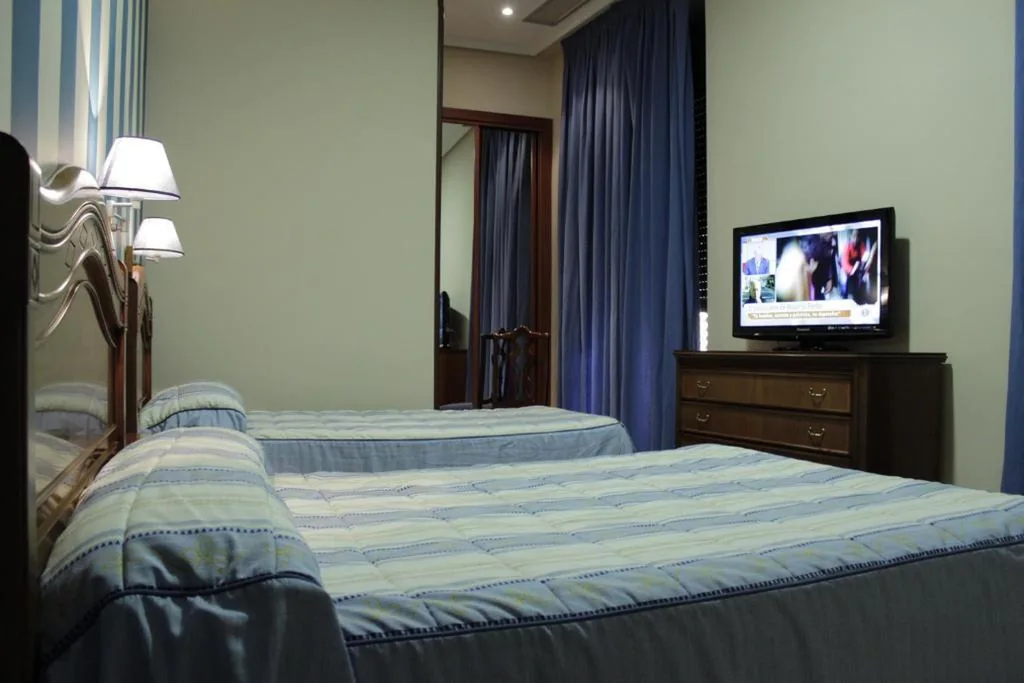 Tweepersoonskamer - 2 bedden — Hostal Ana Belen