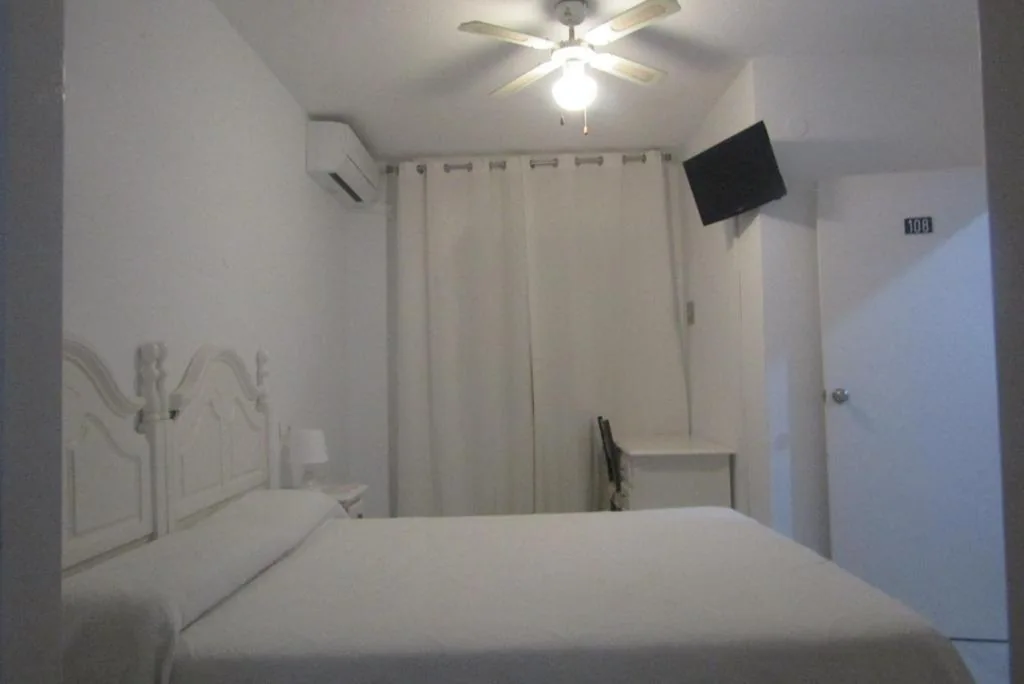 トリプルルーム — Hostal Andalucia