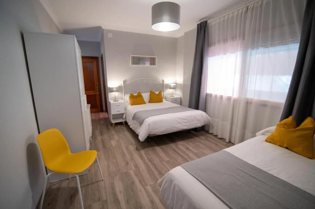 Vierpersoonskamer met badkamer — Hostal Andalucía