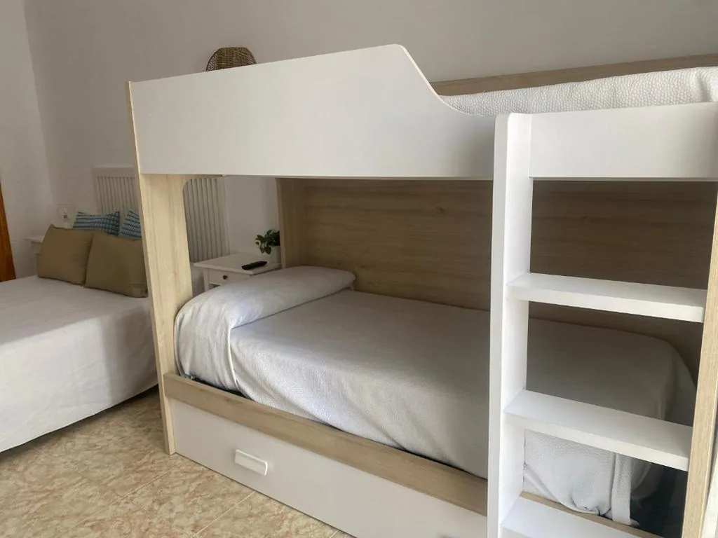 スタンダード4人部屋 — Hostal Andalucia