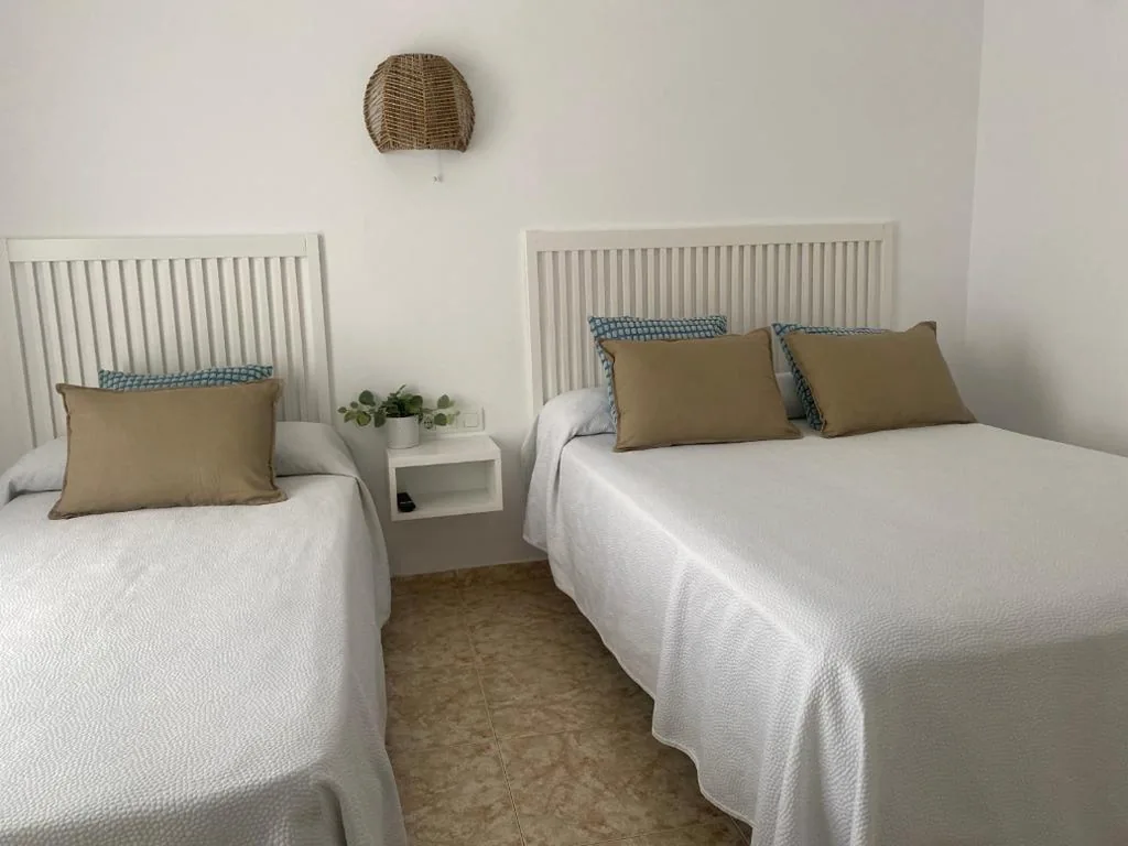 スーペリアトリプルルーム — Hostal Andalucia