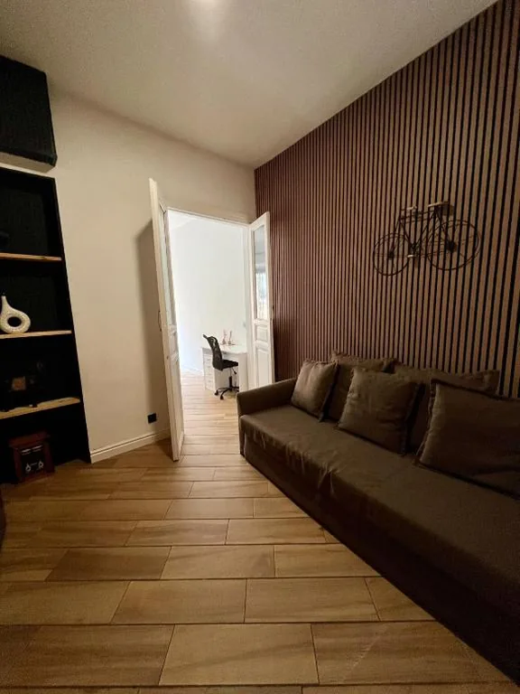 Monolocale con divano letto — HOSTAL ANDREA GRANVIA