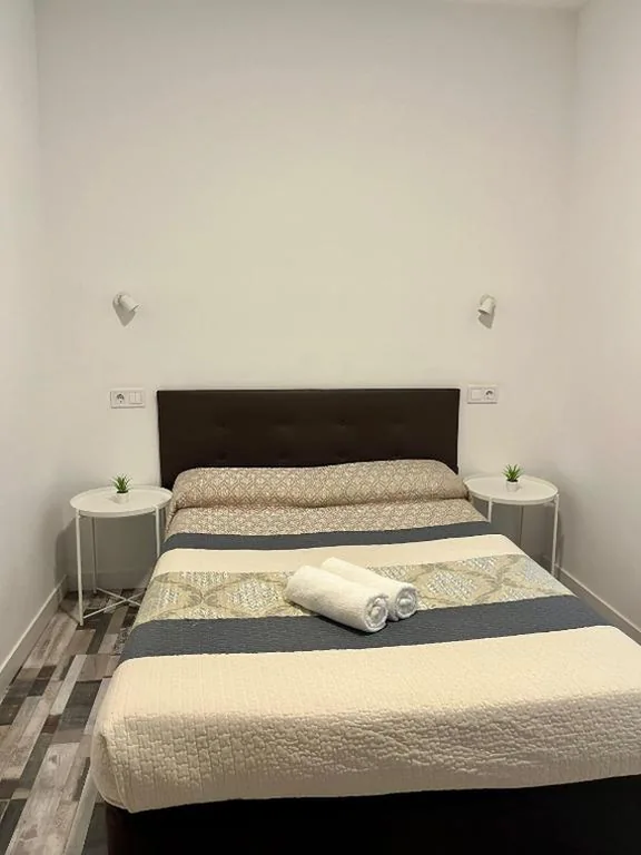 Camera matrimoniale piccola — HOSTAL ANDREA GRANVIA