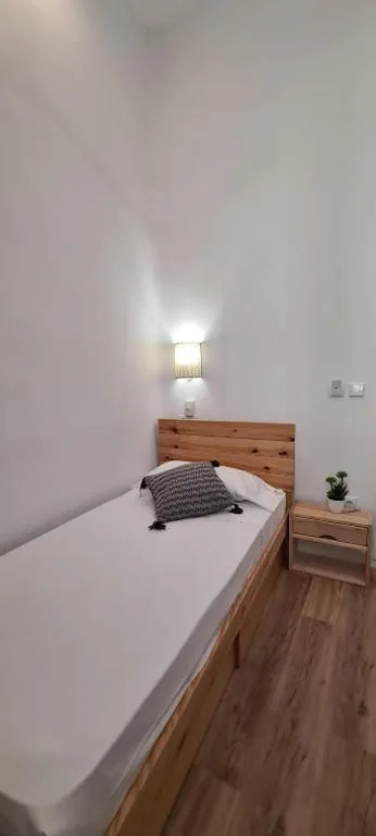 Single Room with Shared Bathroom — HOSTAL ANDREA SOL