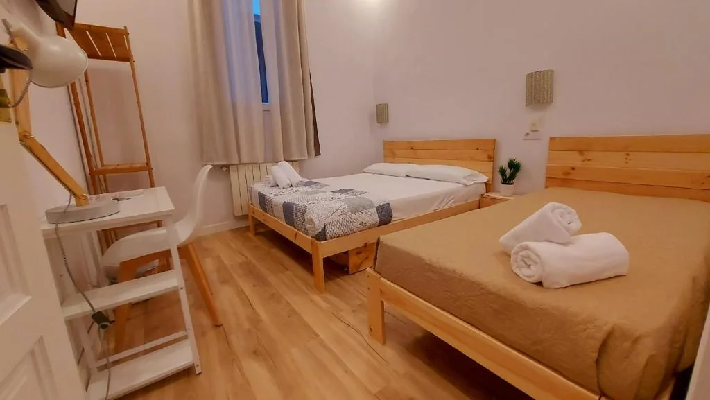 Budget Triple Room with Shared Bathroom — HOSTAL ANDREA SOL