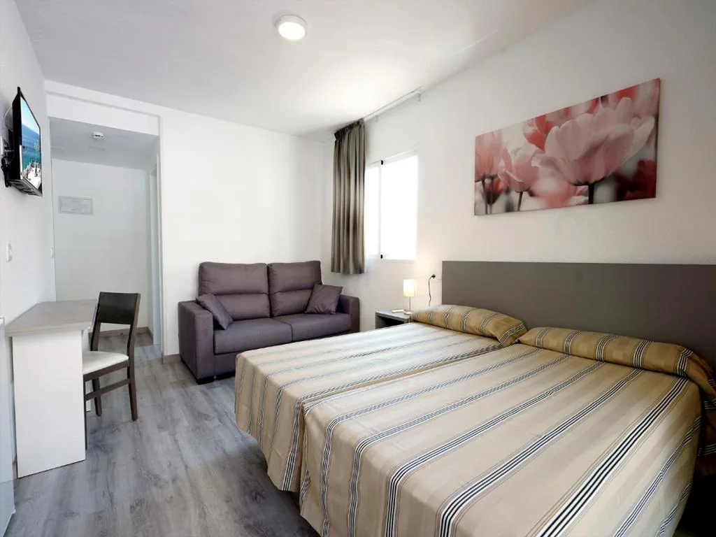 Camera Quadrupla Standard — Hostal Anna Benidorm