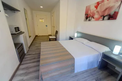 Hostal Anna Benidorm — foto 12