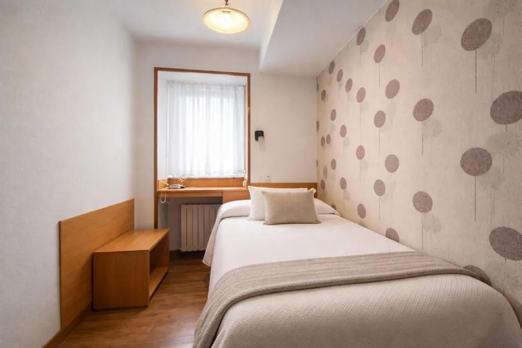 Camera Singola — Hostal Anosa Casa