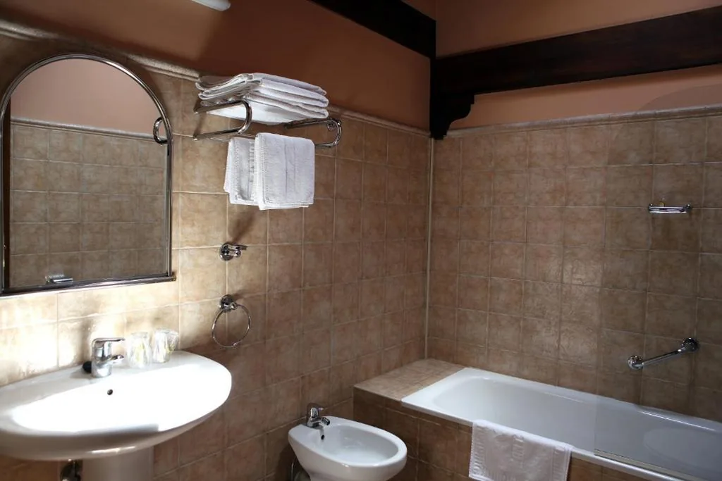 Dreibettzimmer — Hostal Antxitonea
