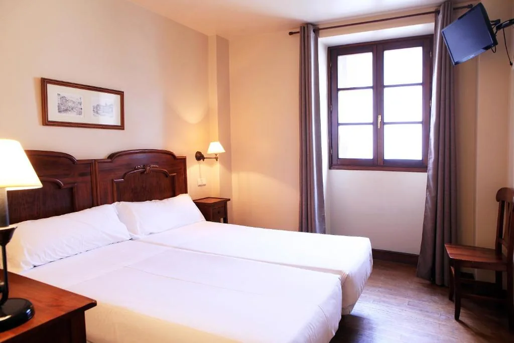 Einzelzimmer — Hostal Antxitonea