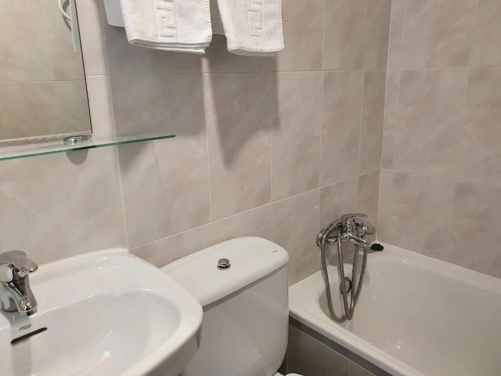 Habitación Doble con vistas — Hostal Apolo XI