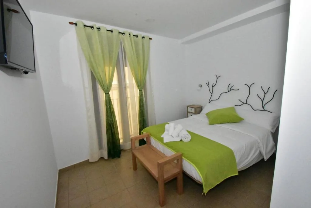 Camera matrimoniale Standard — Hostal Aquaforum