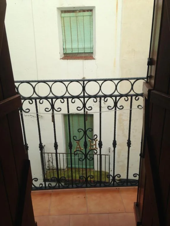 Doppelzimmer mit Balkon – 2 Einzelbetten — Hostal Aranda