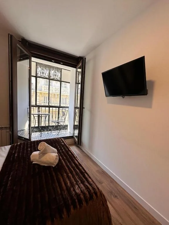 Habitación Doble con terraza — Hostal Arenal Madrid