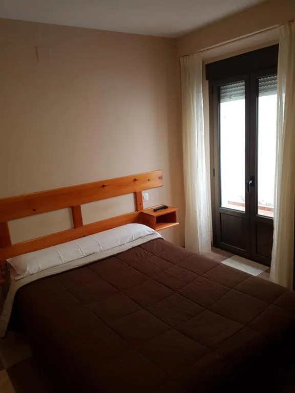 Camera doppia con terrazza — Hostal Arenal