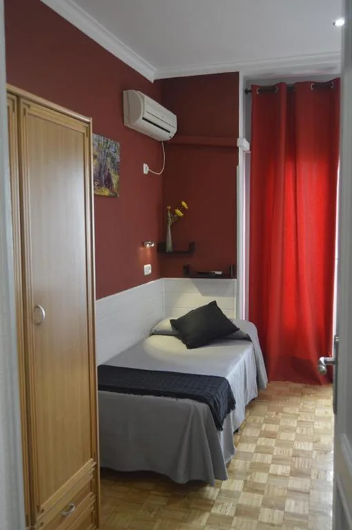 Eenpersoonskamer — Hostal Aresol