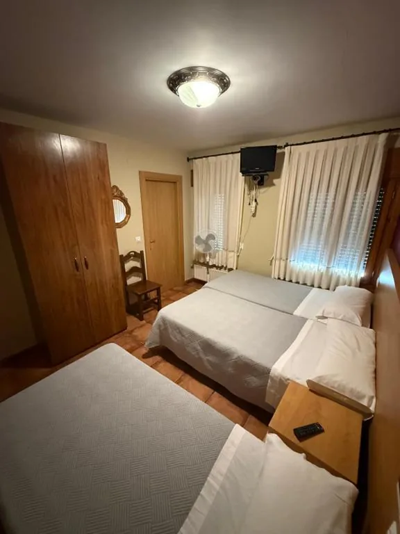 Dreibettzimmer — Hostal Arévacos