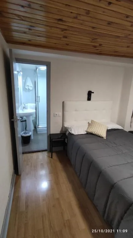 Camera singola con bagno privato — Hostal ARS