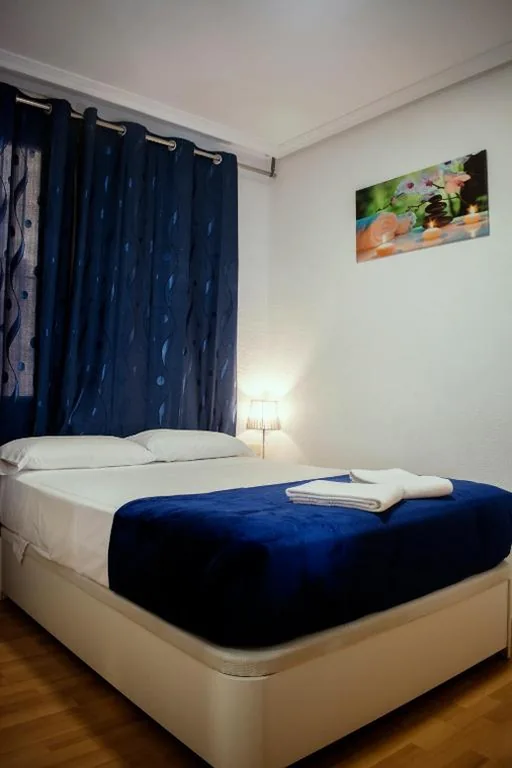 Habitación Doble con baño privado — Hostal Ártico