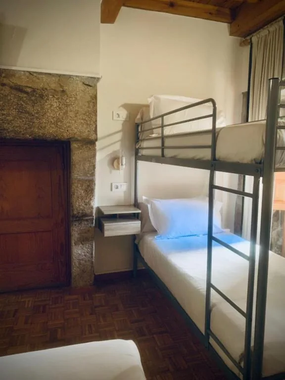 専用バスルーム付き4人部屋 — Hostal As Margaritas