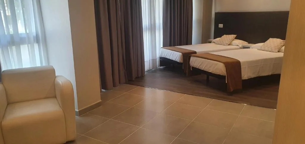Camera doppia superior - 2 letti — Hostal Aslyp 114