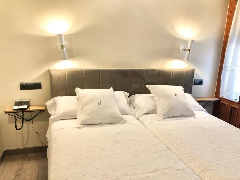 Camera doppia - 1 o 2 letti — Hostal Astoria