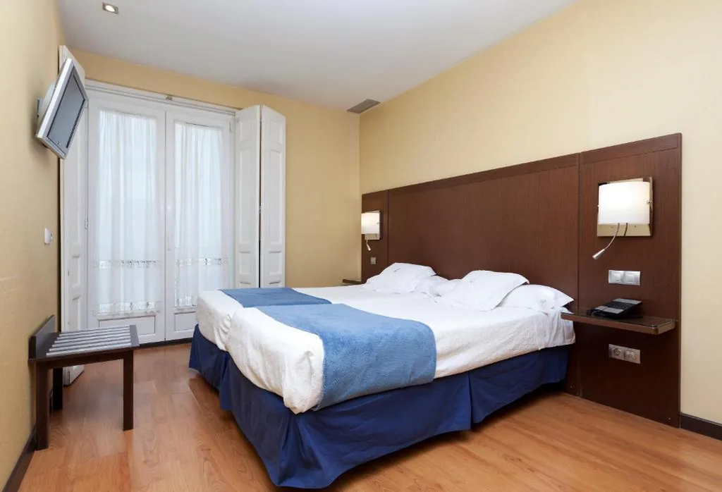 Camera doppia superior - 1 o 2 letti — Hostal Astoria