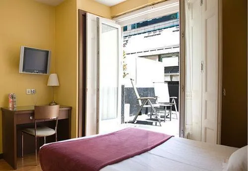 Camera doppia superior con terrazza — Hostal Astoria