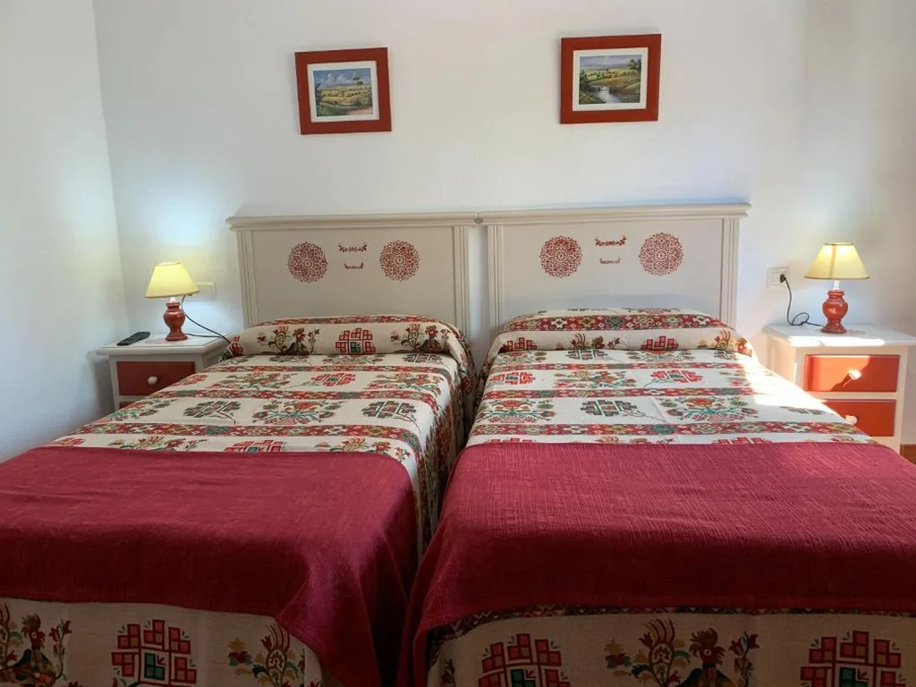 Habitación Doble - 2 camas — Hostal Atalaya