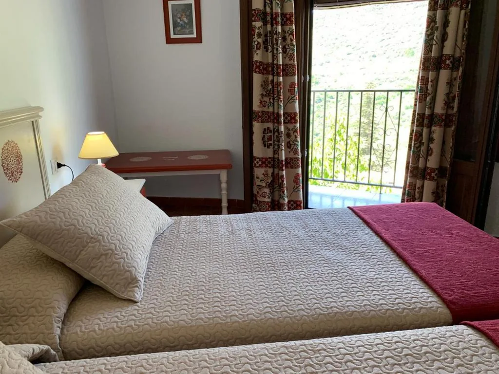 Habitación Doble Estándar con balcón - 1 o 2 camas — Hostal Atalaya