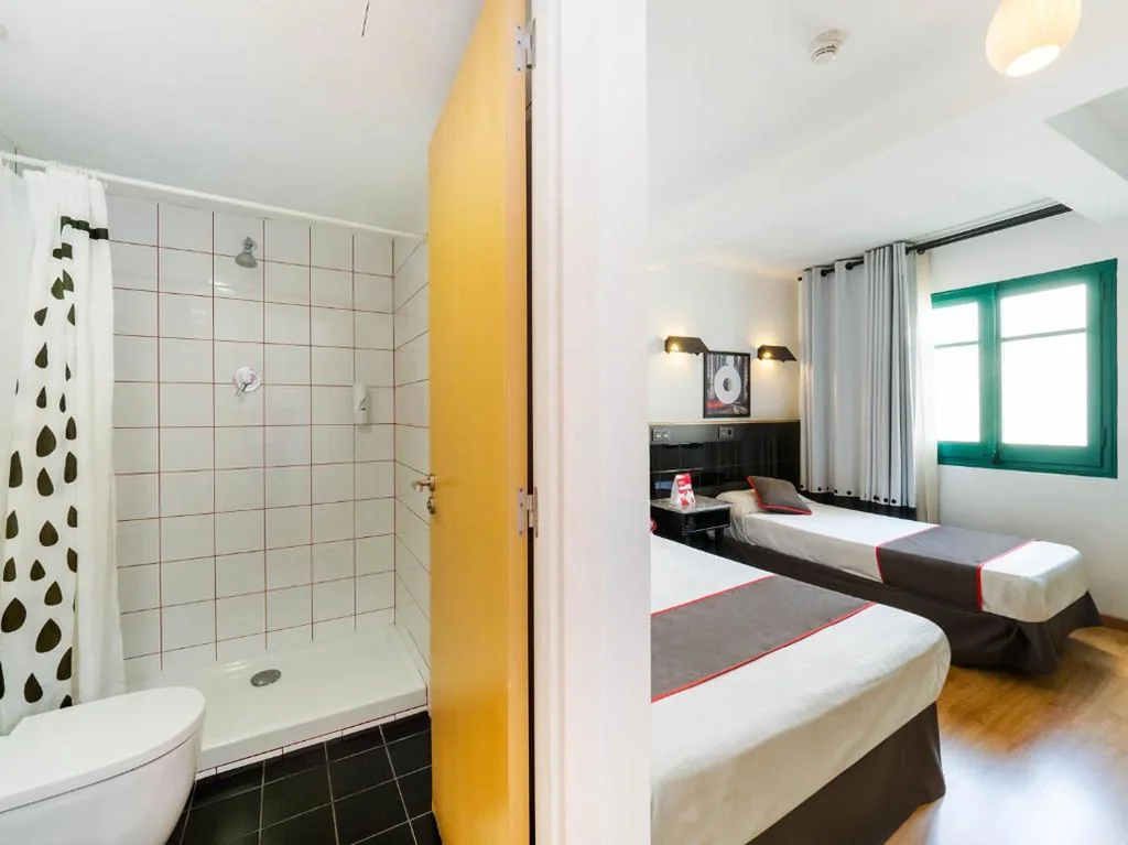 Familienzimmer — Hostal Athenas