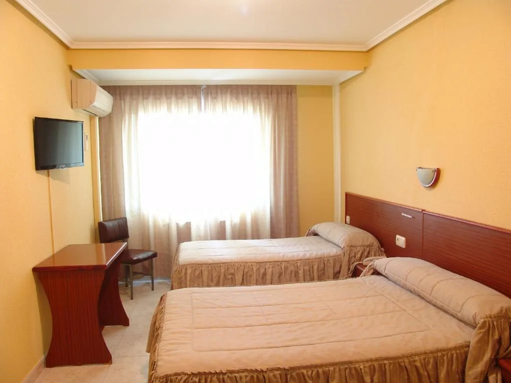 Habitación Doble - 2 camas — Hostal Athlanta