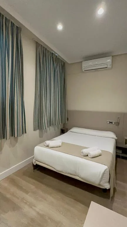 Habitación Individual — Hostal Atocha Almudena Martín