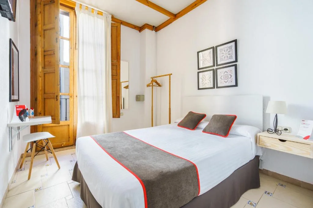 Camera doppia con balcone — Hostal Austria