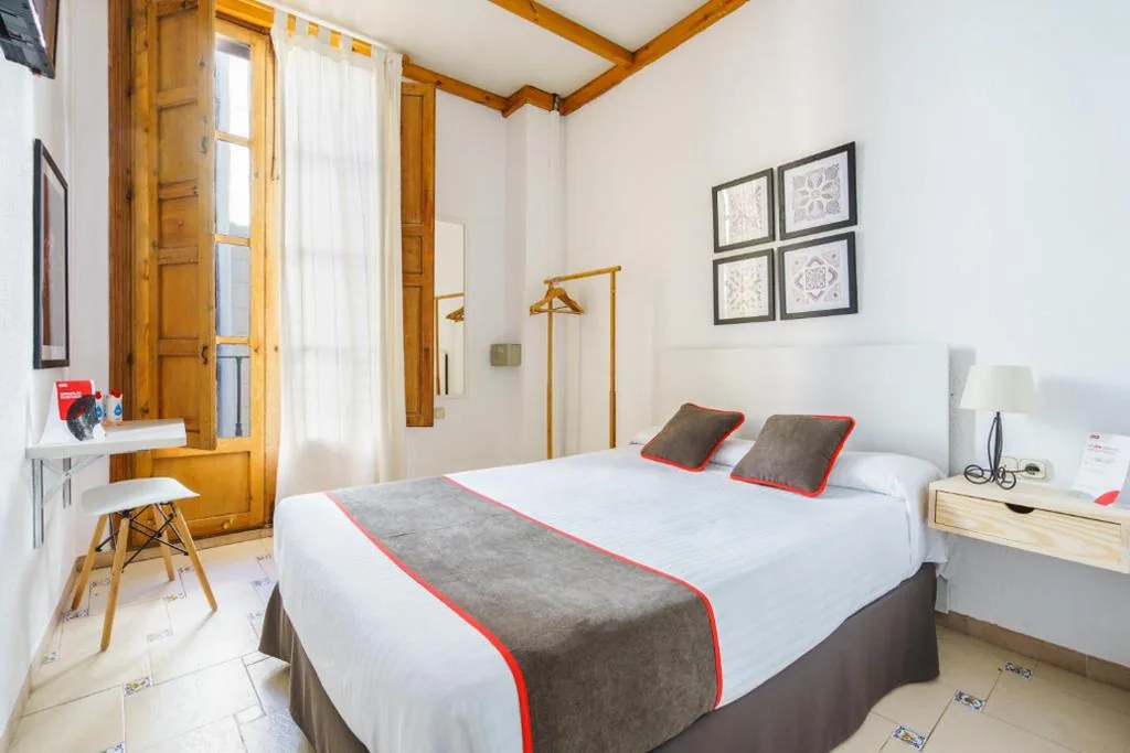 Camera doppia Superior con balcone — Hostal Austria