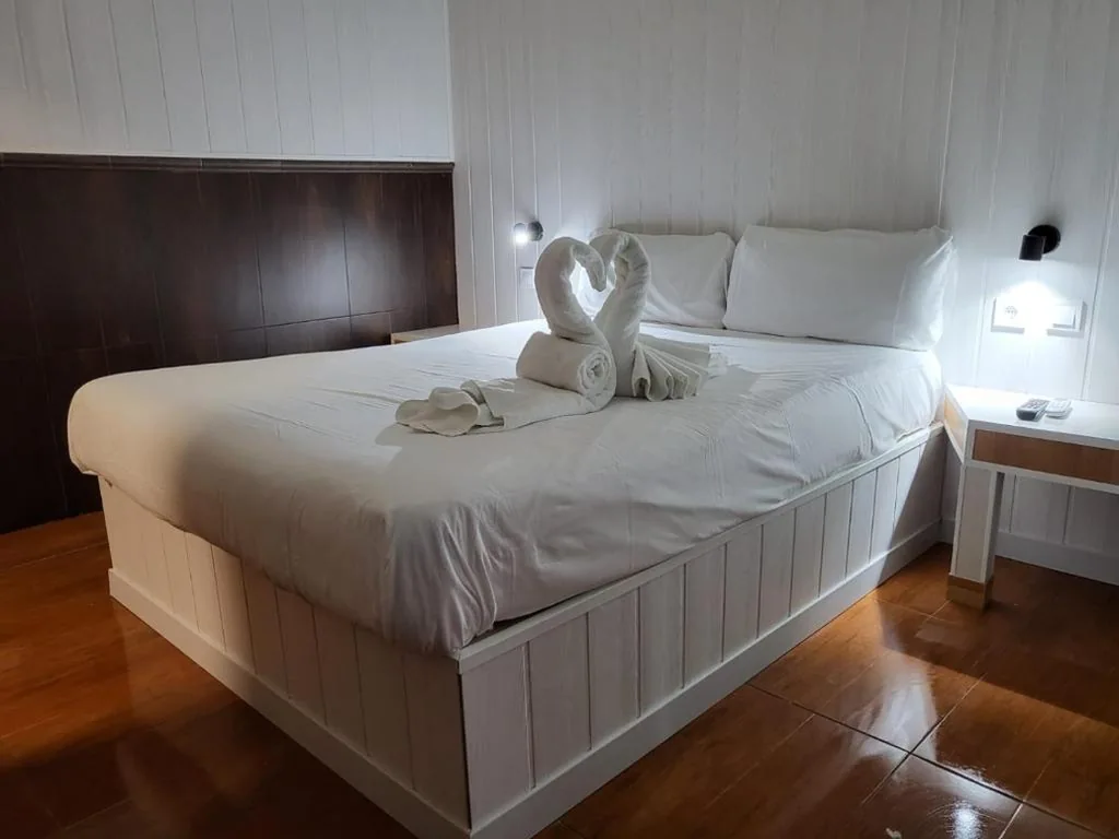 Günstiges Doppelzimmer mit Whirlpool — Hostal Avenida Andalucia - Solo Adultos