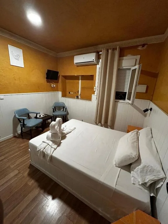 Standard-Doppelzimmer mit Gemeinschaftsbad — Hostal Avenida Andalucia - Solo Adultos