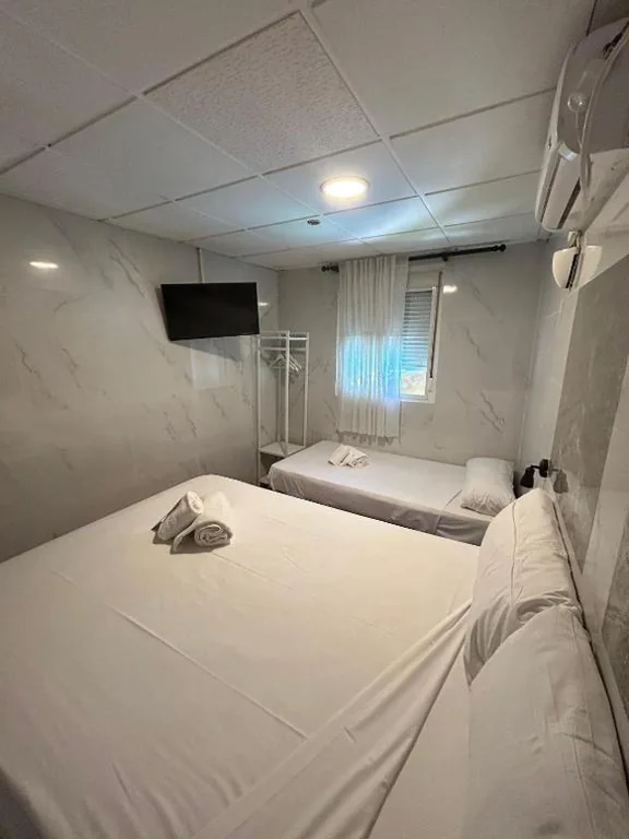 Dreibettzimmer Komfort — Hostal Avenida Andalucia - Solo Adultos