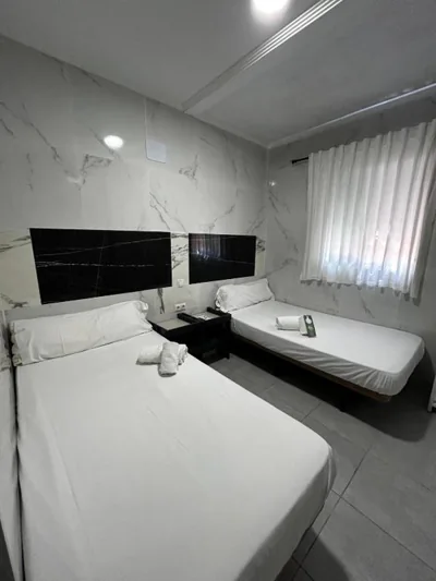 Hostal Avenida Andalucia - Solo Adultos — Foto 10