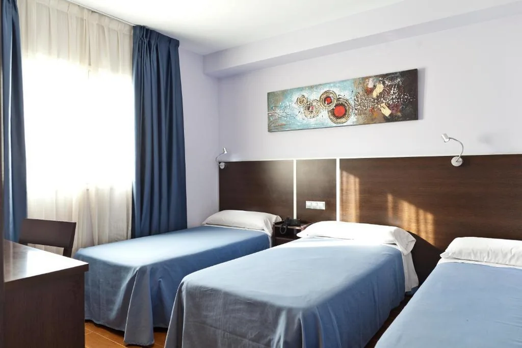 Habitación Triple — Hostal Avenida Barajas