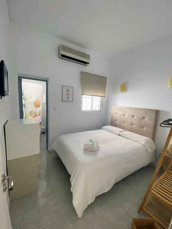 エコノミーダブルルーム（ベッド1台または2台） — Hostal Avenida by Bossh! Hotels