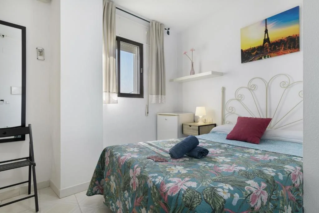 Quarto Standard - 1 cama grande — Hostal Avenida