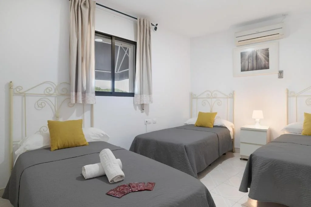 Quarto Triplo — Hostal Avenida