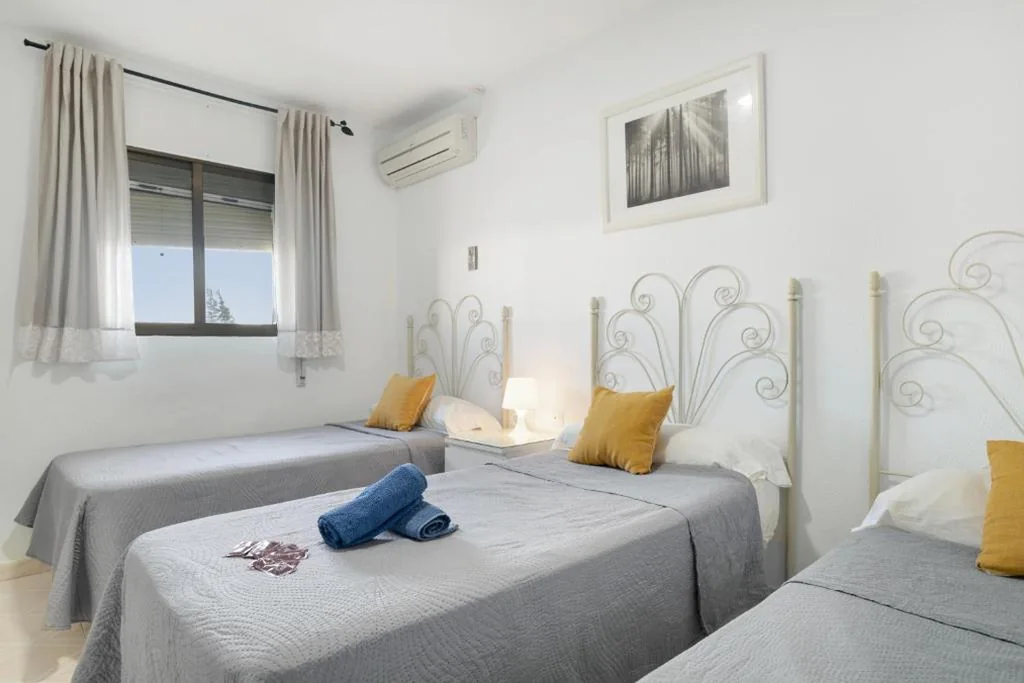 Quarto Triplo — Hostal Avenida