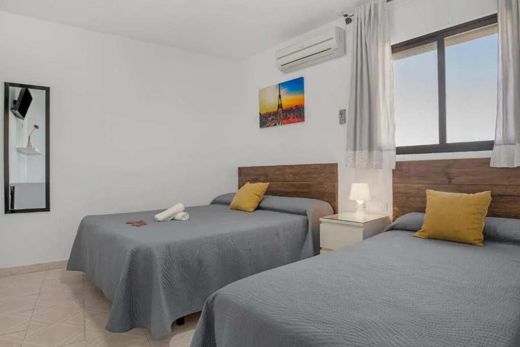 Quarto Triplo — Hostal Avenida