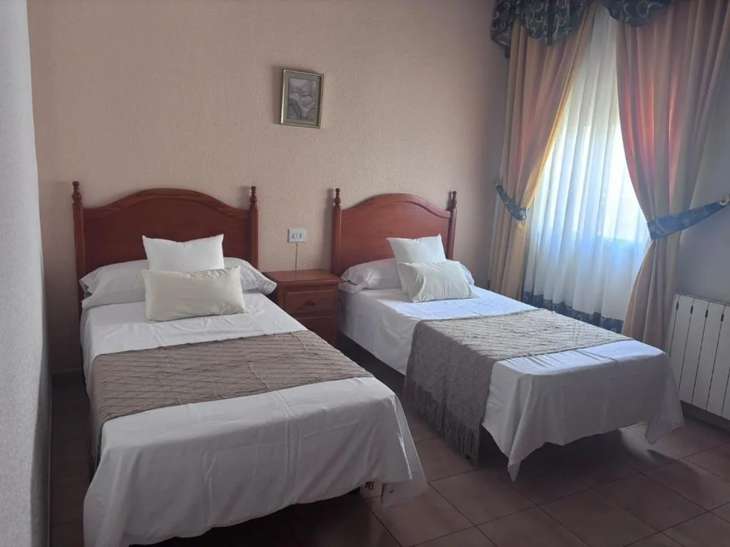 Quarto Duplo com casa de banho privativa — Hostal Avenida Pozo Alcón