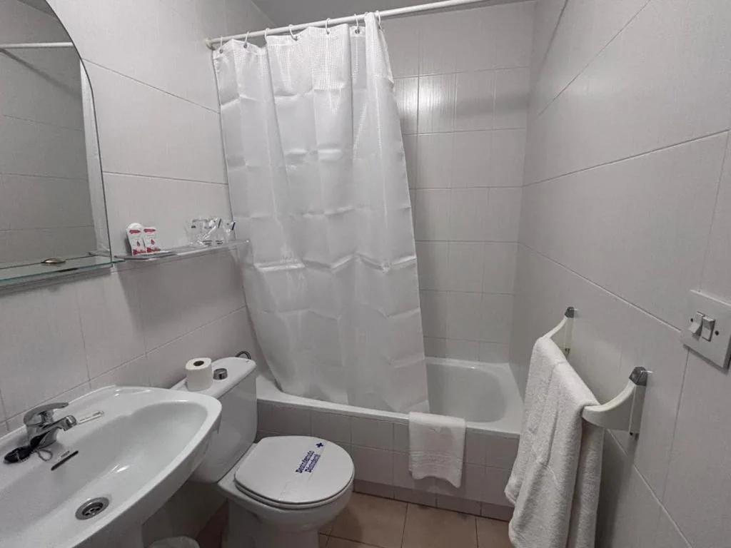 Quarto Duplo com casa de banho privativa — Hostal Avenida Pozo Alcón